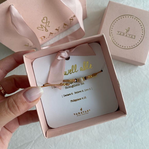 NEW thread bracelet - Picture 3 of 5